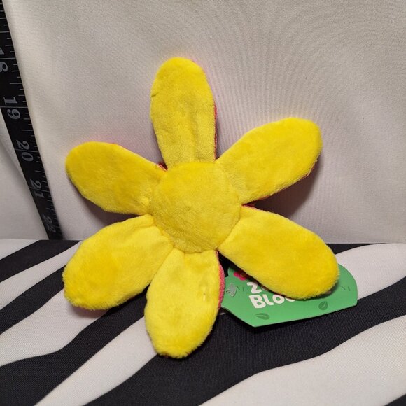 NWT Bark *BarkBOX* SunnySpot Garden theme box with 3 toys and 3 treats - S - Picture 5 of 16